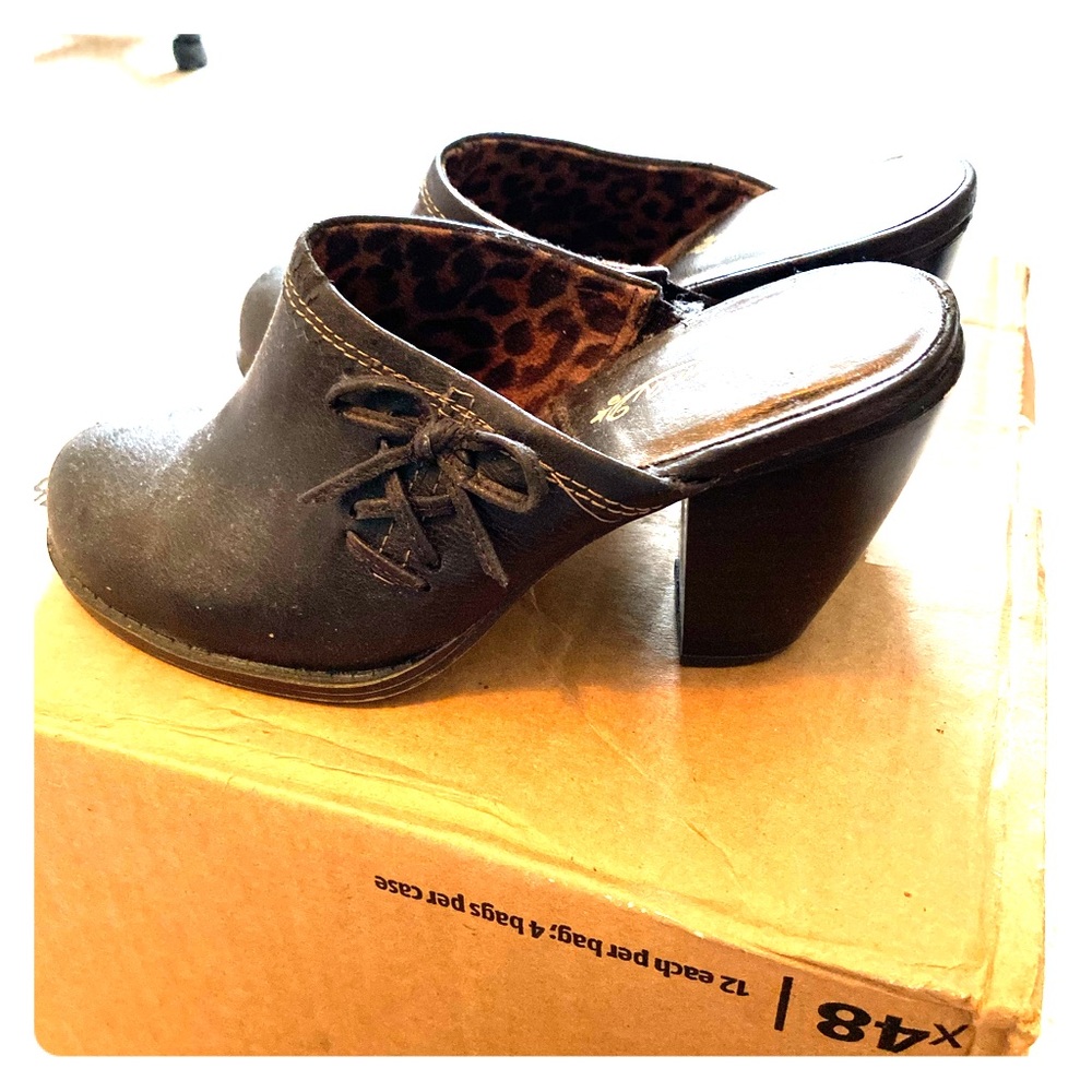Clogs